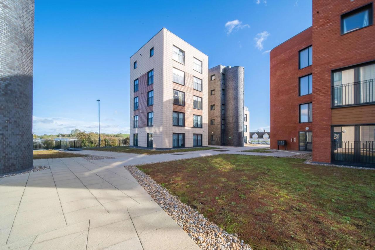 Livestay-New Private Apartment Building Minutes From Heathrow Slough Dış mekan fotoğraf