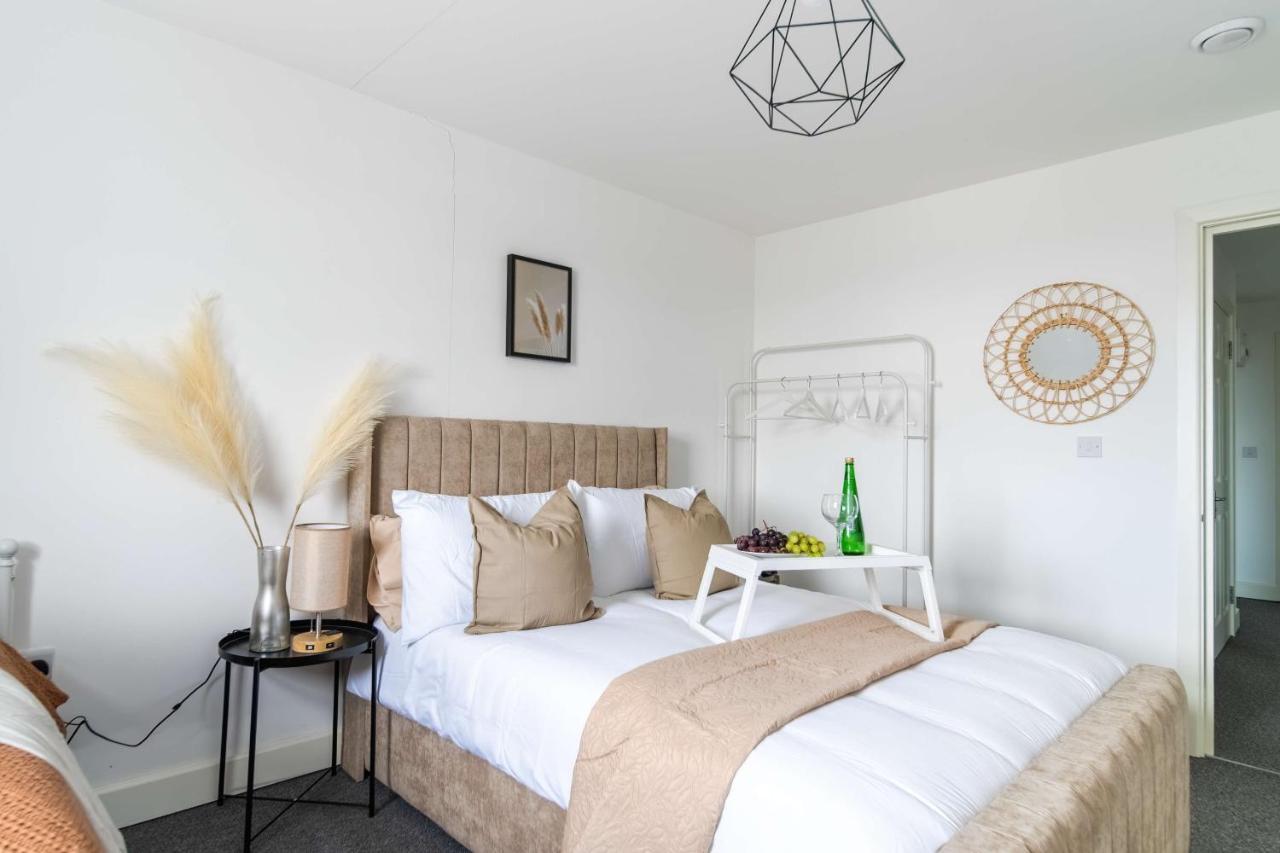 Livestay-New Private Apartment Building Minutes From Heathrow Slough Dış mekan fotoğraf