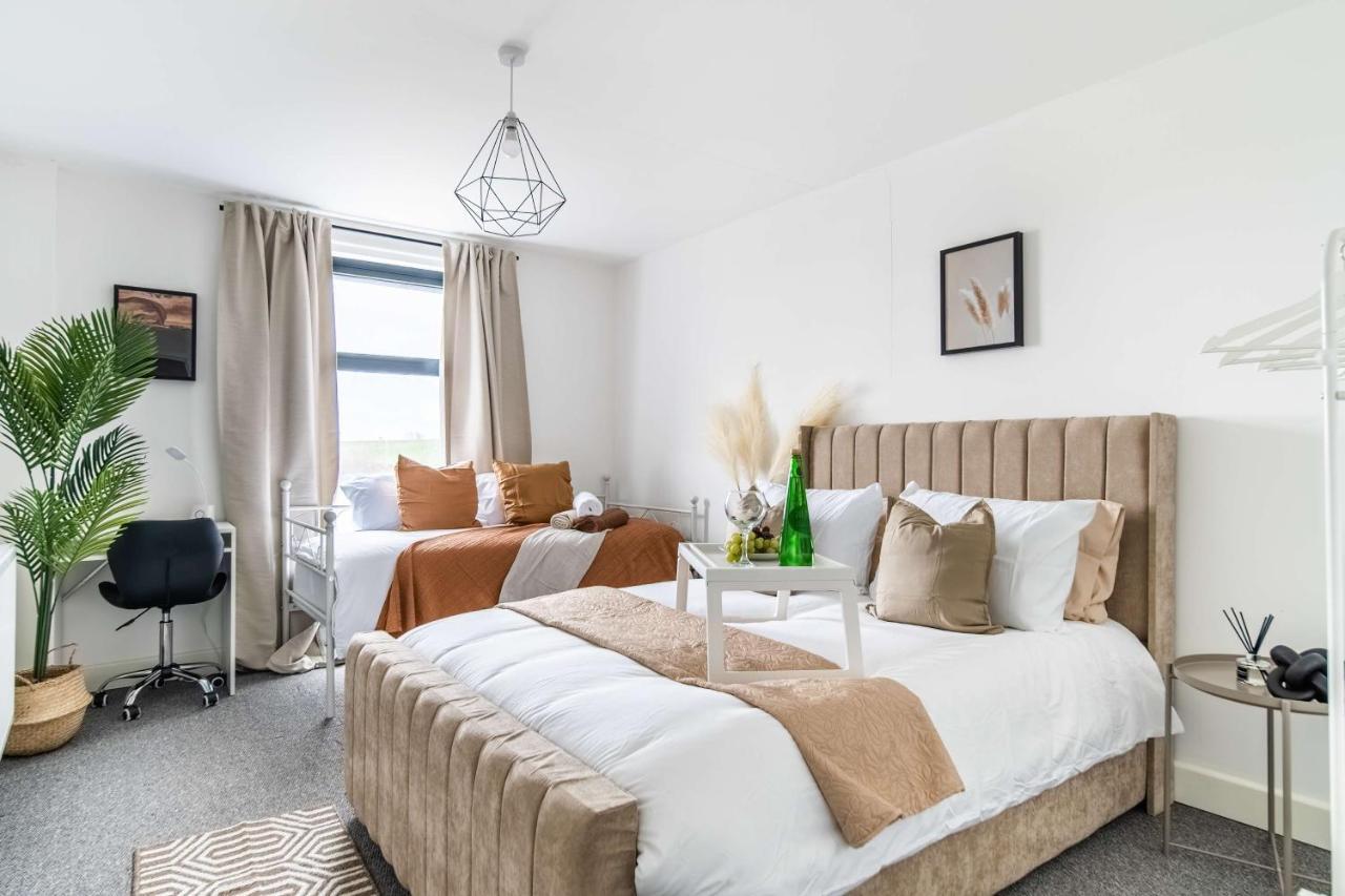 Livestay-New Private Apartment Building Minutes From Heathrow Slough Dış mekan fotoğraf