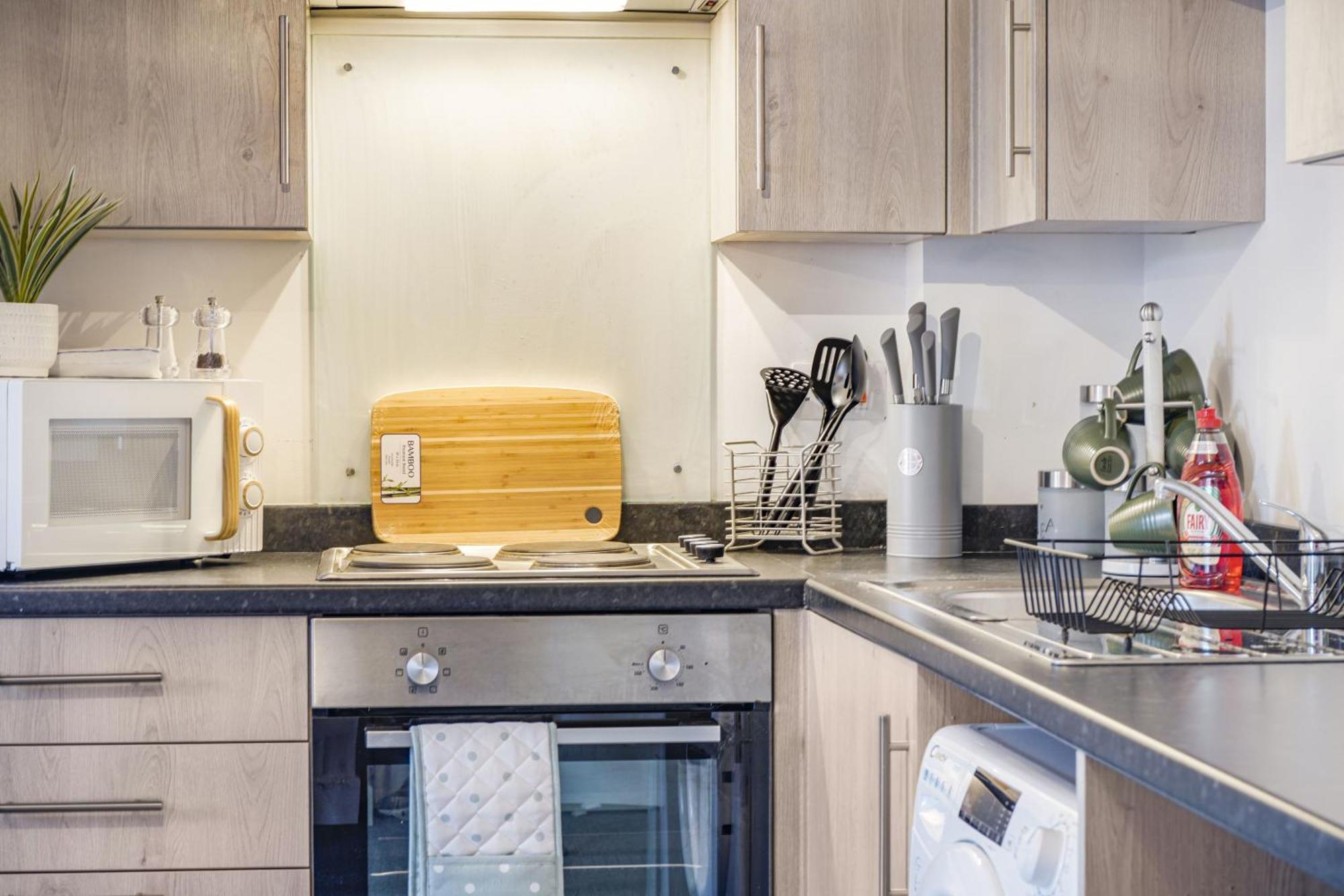 Livestay-New Private Apartment Building Minutes From Heathrow Slough Dış mekan fotoğraf
