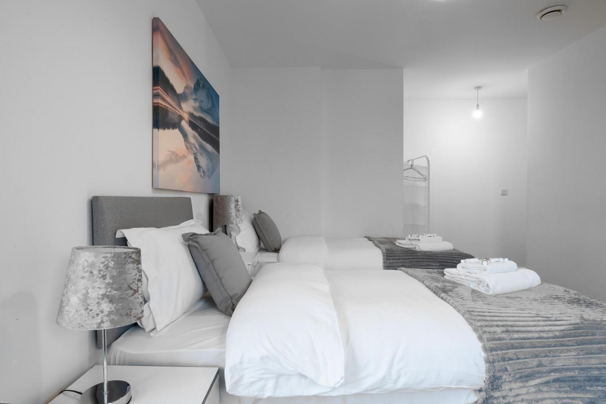 Livestay-New Private Apartment Building Minutes From Heathrow Slough Dış mekan fotoğraf